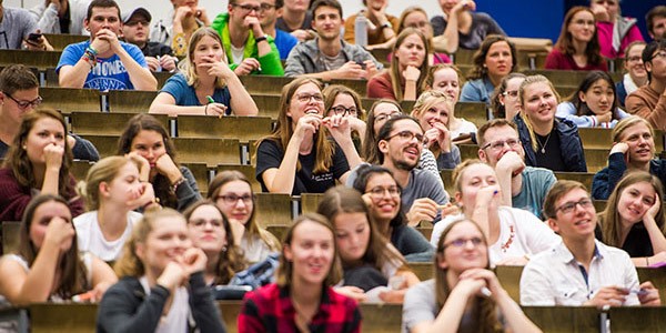 Studierende im Hörsaal