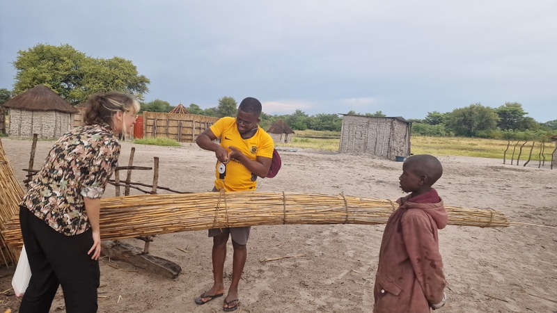 Reeds bundle weighing in Balyerwa conservancy, 2024, ©Samupwa.jpg