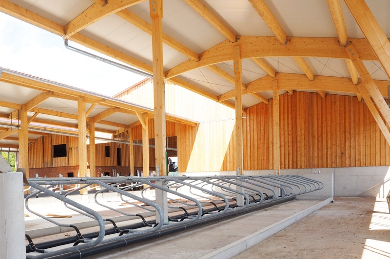 You see the stable from inside (large scale)
