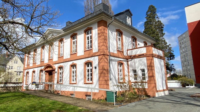 Institut-frontb.jpg