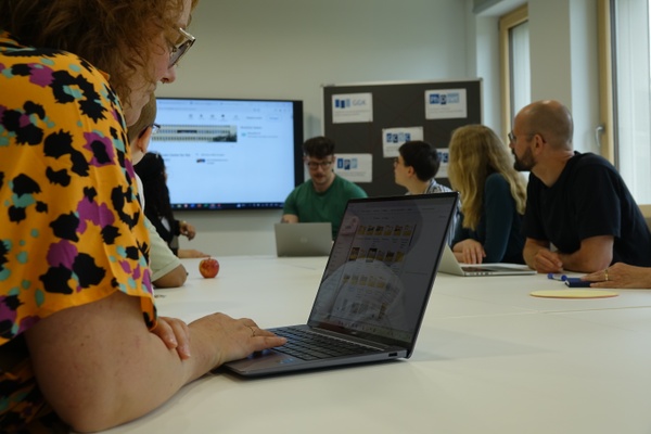 Stock-Meeting.JPG ...