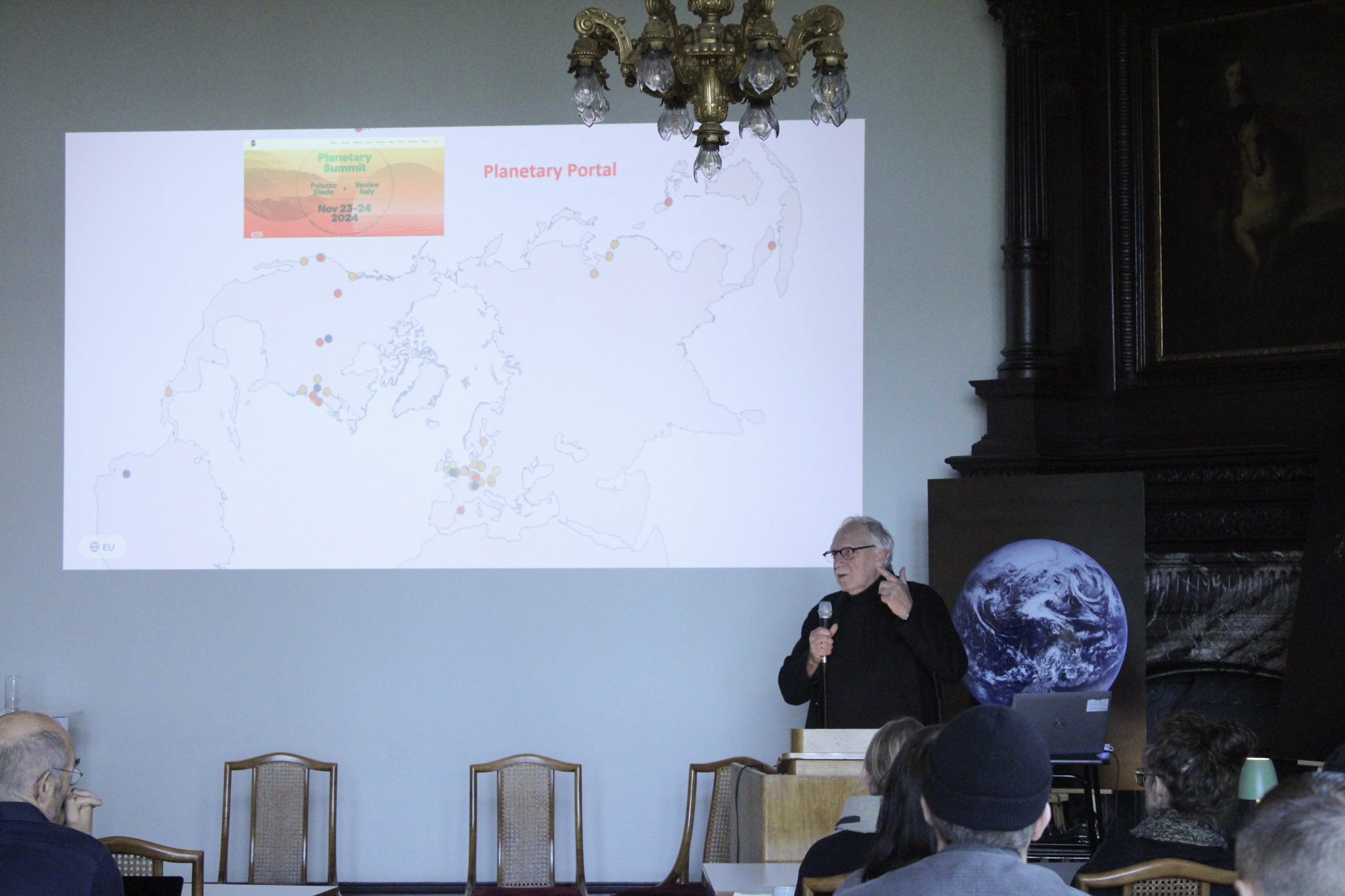 Claus Leggewie, Co-Founder of the Panel on Planetary Thinking delivering the farewell speech and presenting the Planetary Portal © Belsoff.jpg