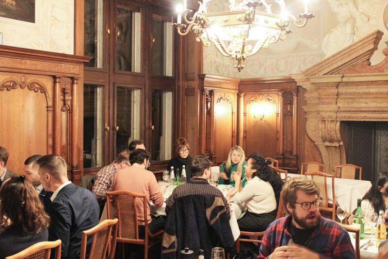 Dinner discussions and convivial exchanges © Belsoff.jpg