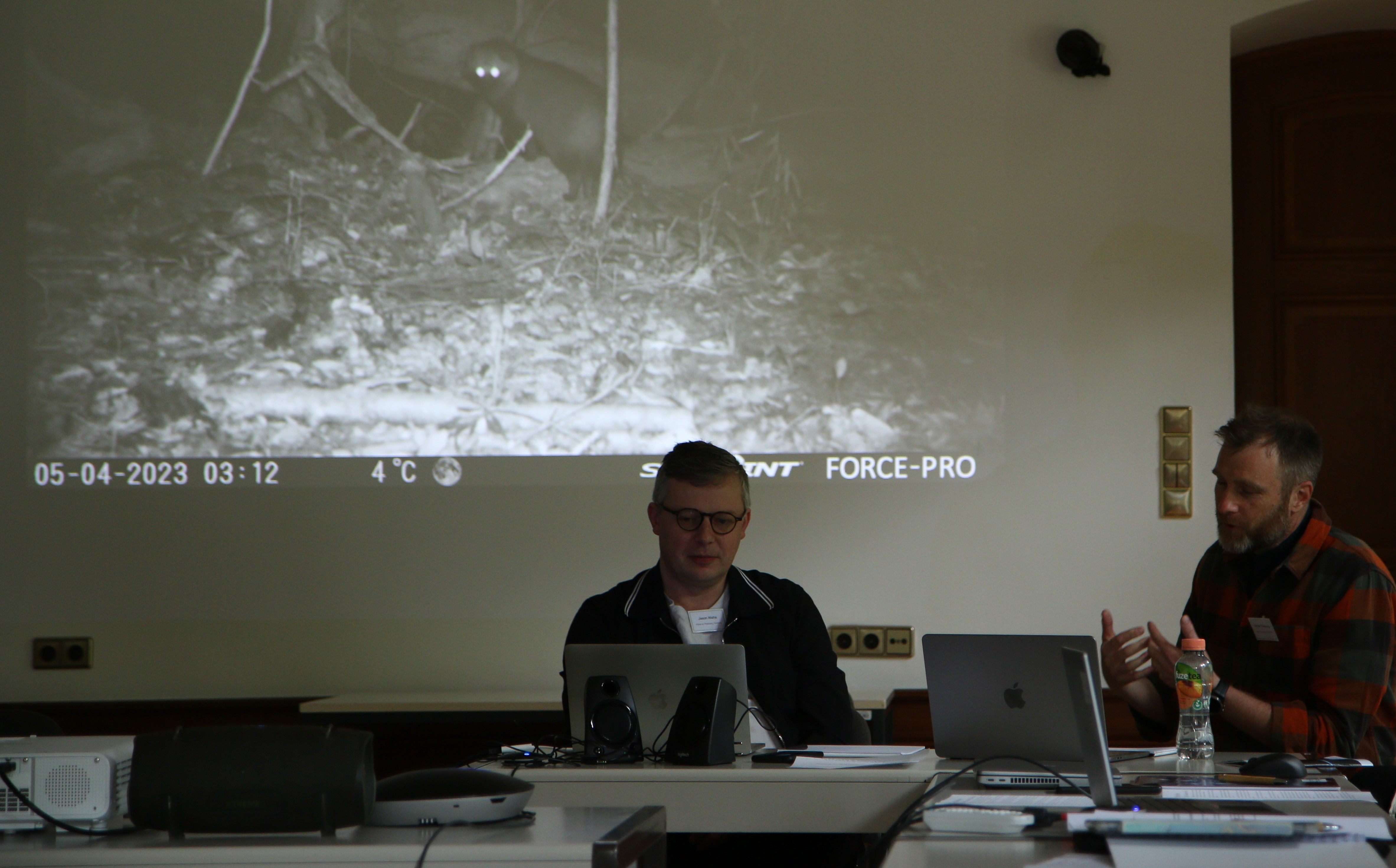 Kieran O’Mahony (right) sharing his expertise on adaptation strategies of wild boars and other more-than-human species © Wiegand.JPG