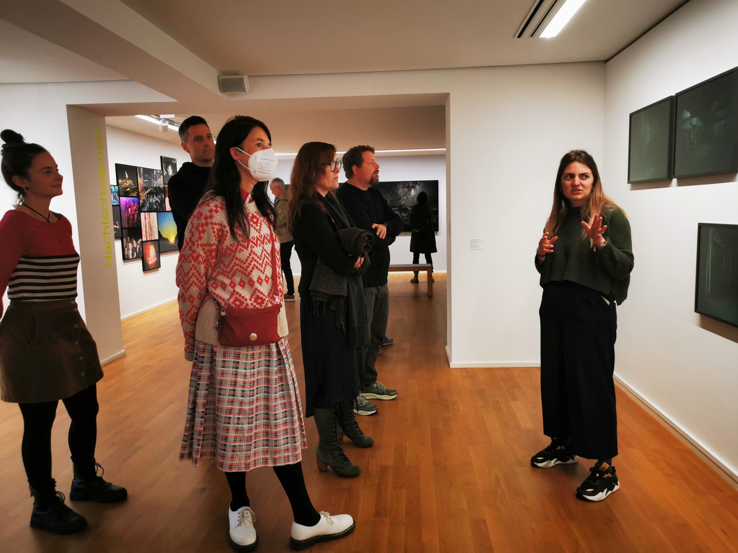 Sophie Olivotto explaining Sven Johne’s 'A Walk in Lusatia' to the team © Muthuwahandi.jpg