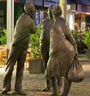 "The Three Chatterboxes" sculpture in Giessen city center