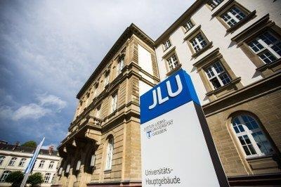 UHG Stele