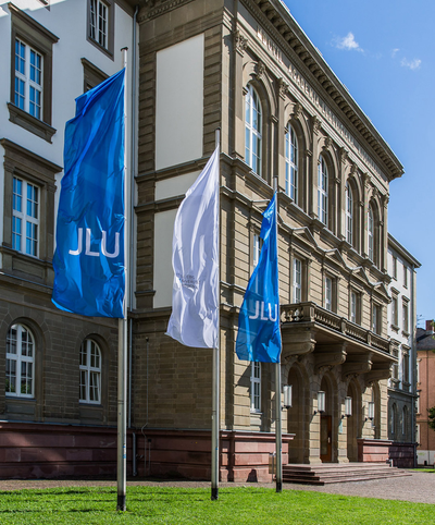 JLU Main Building (Photo: JLU / Sebastian Ringleb)